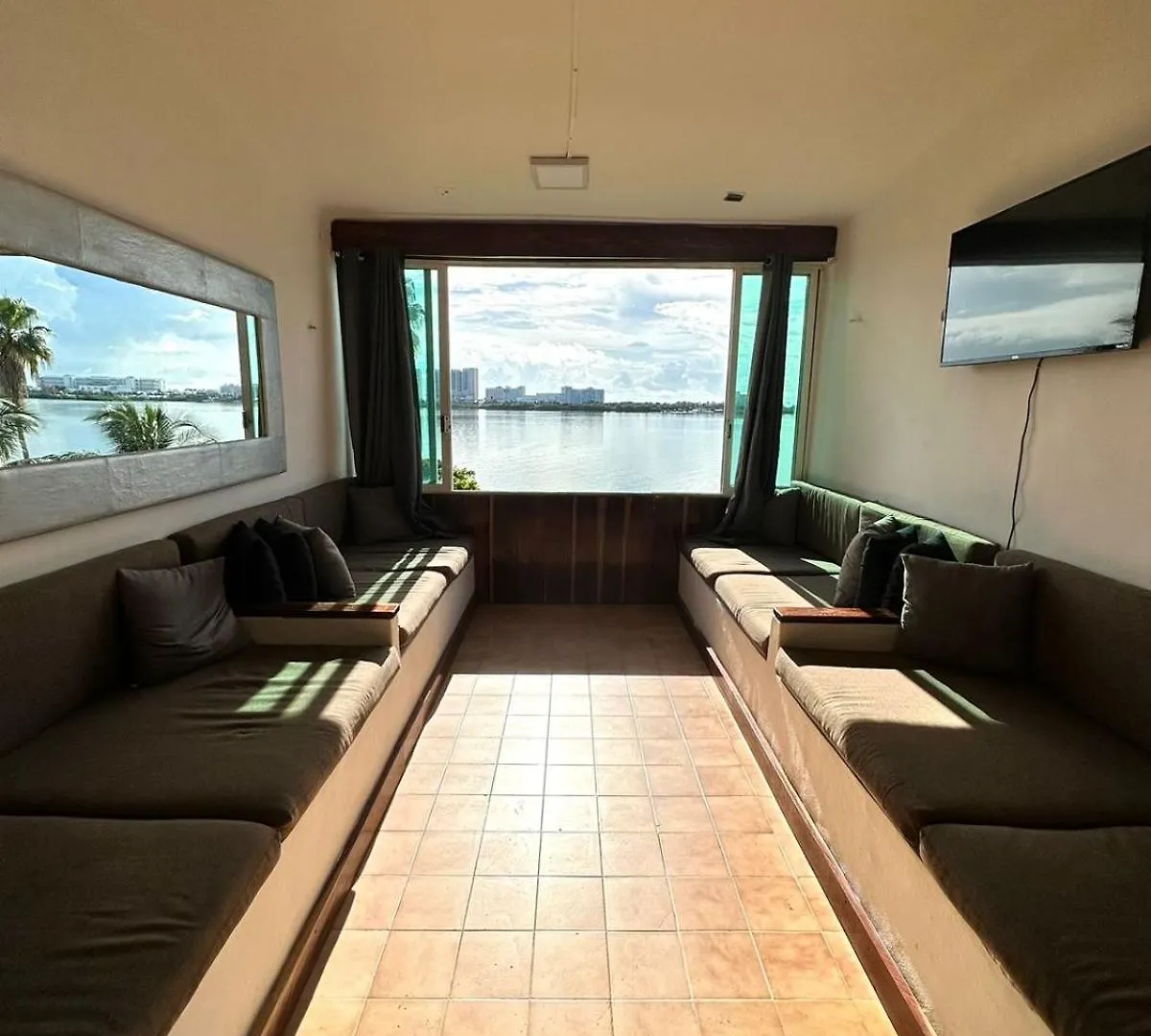 Hermoso Departamento En Zona Hotelera Frente A La Laguna Cancún